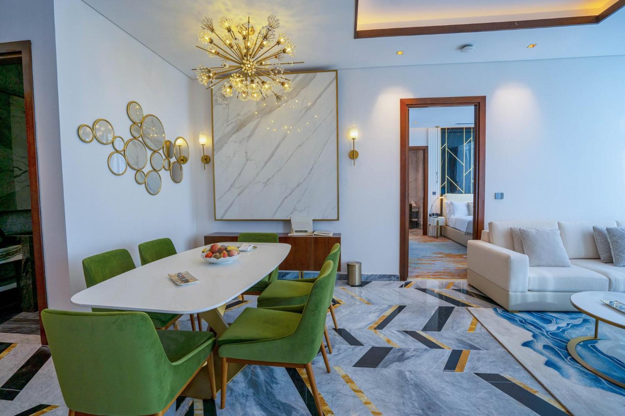 Velero Hotel Doha Lusail Εξωτερικό φωτογραφία A dining room